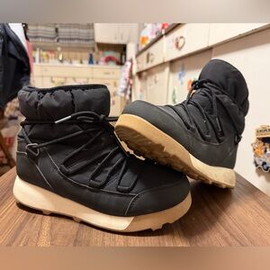 Women’s Black and Tan Winter Boots